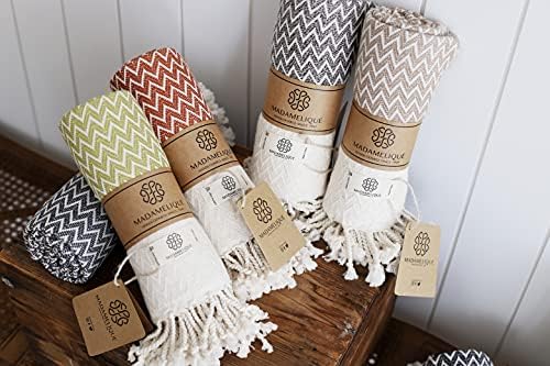 Madamelique - Unique Design Hand Towels Set of 2