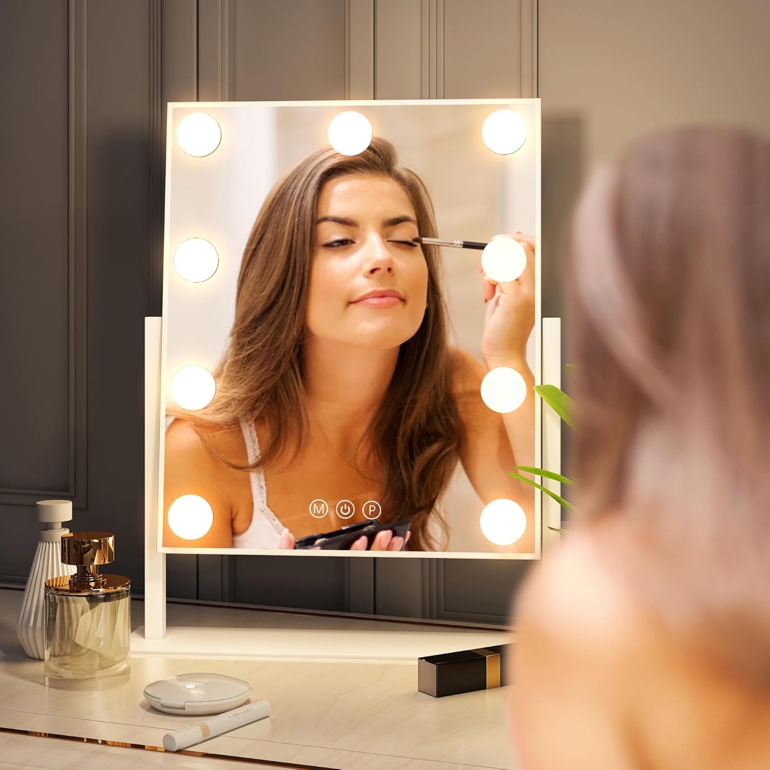 Get Flawless Makeup with Brilliant Lighting