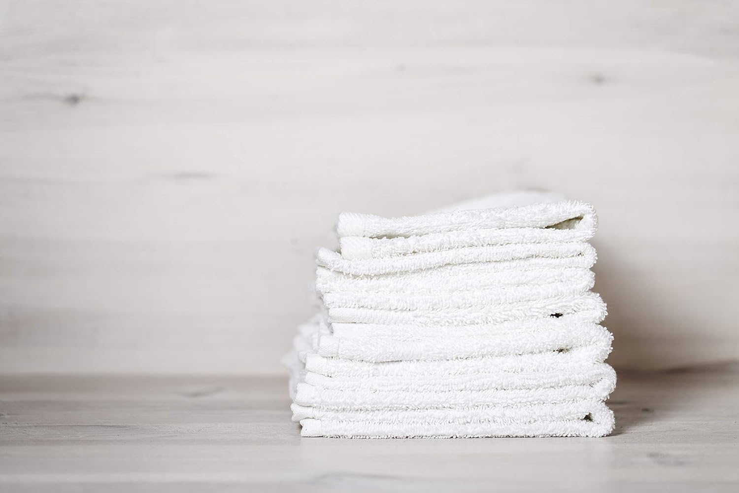 American Towels Linens 100 Cotton Durable Lightweight Ultra Absorbent Washcloth 24-Pack