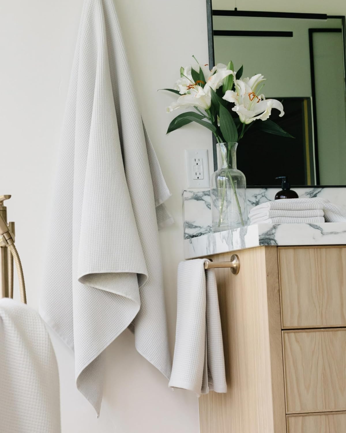 Cozy Earth 600 GSM Bamboo Bath Sheet Luxurious Bath Experience