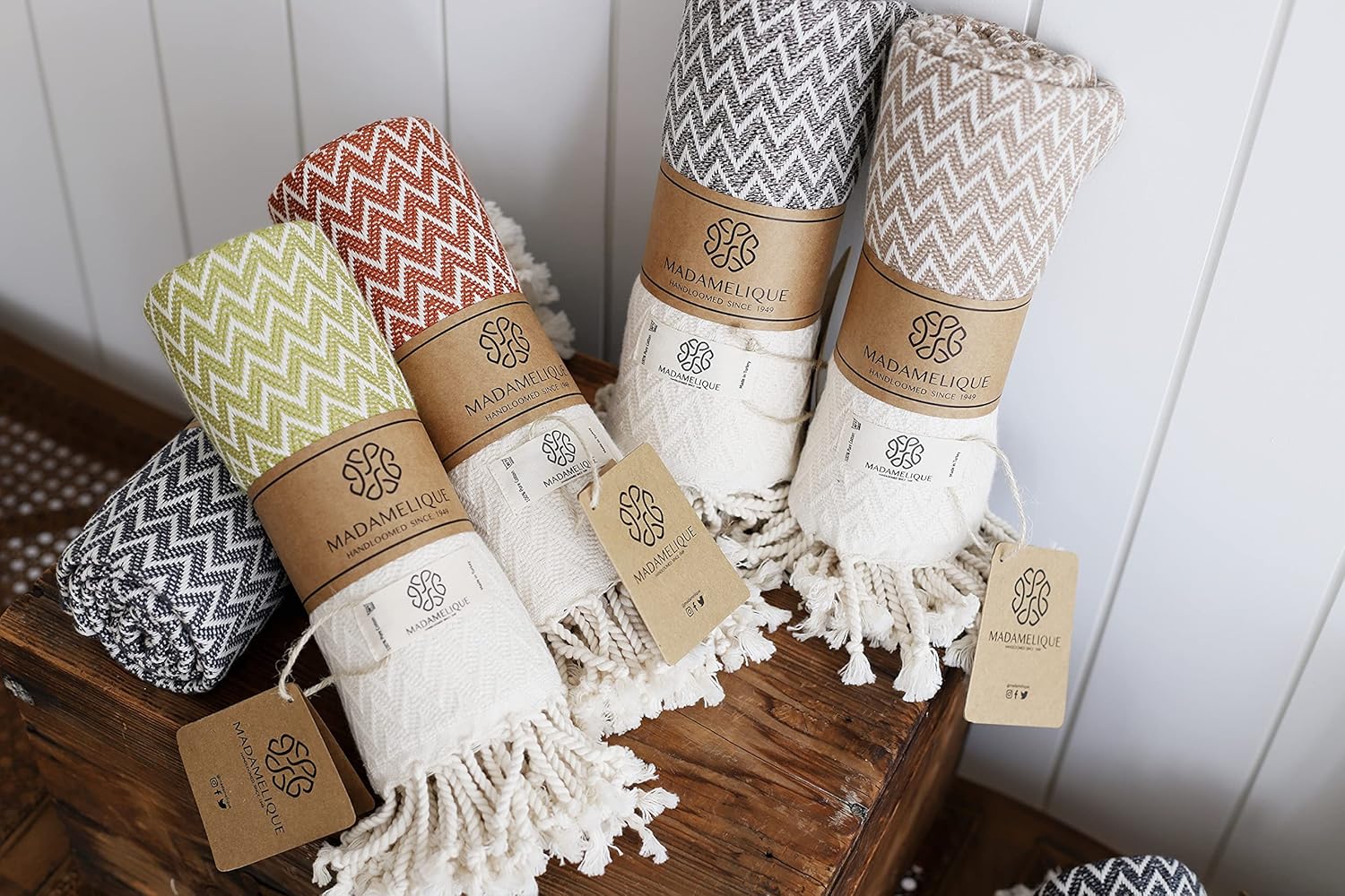 Madamelique - Unique Design Hand Towels Set of 2